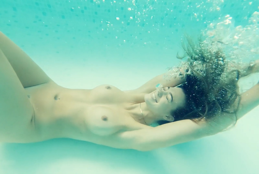 [MayContainGirl] 2020-11-30 Joanna May Parker - Back to the Pool [solo,erotic, big tits] [1080p, SiteRip]