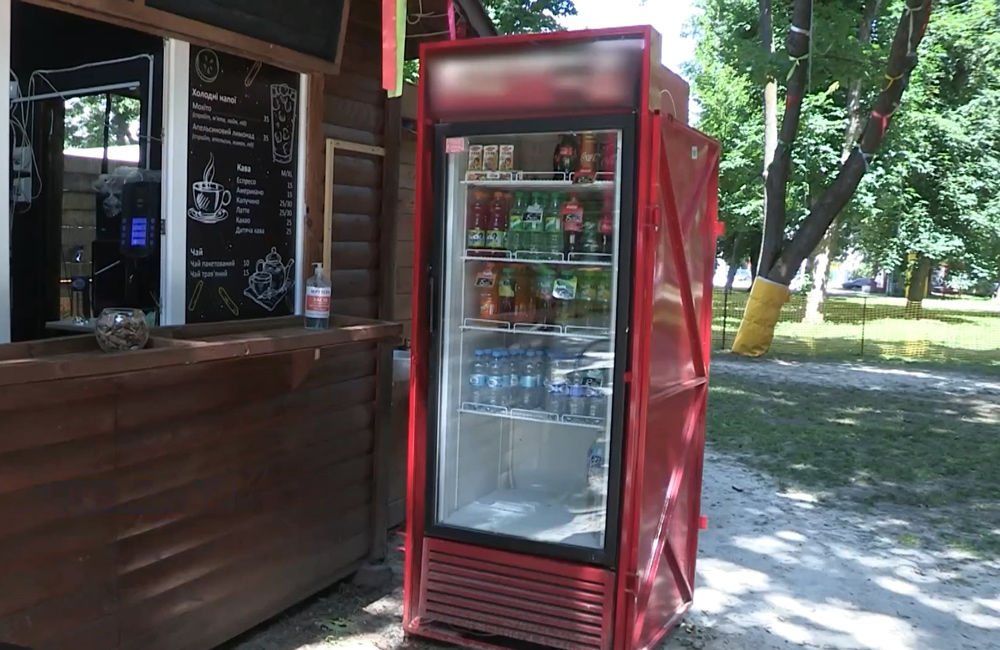 Вісті з Полтави - У парку «Перемога» холодильник з напоями б’є дітей електрострумом