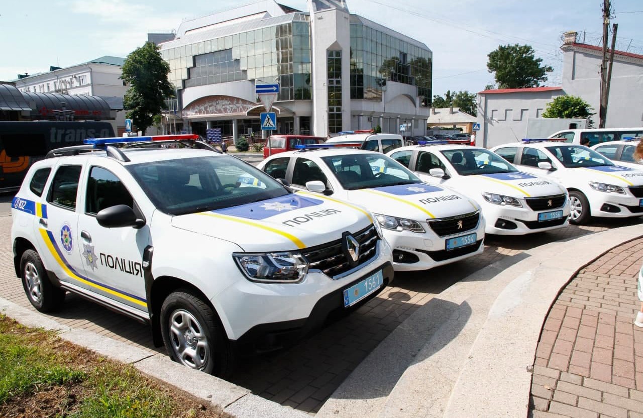Вісті з Полтави - Поліція Полтавщини отримала 10 службових автомобілів Peugeot, Fiat та Renault