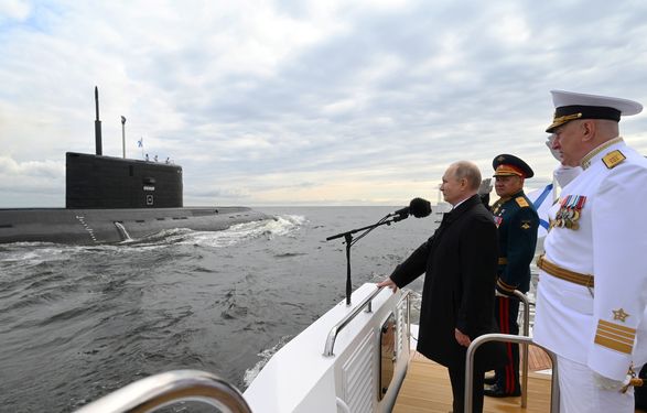 Сквозь месяц после инцидента с Defender у оккупированного Крыма: Путин пригрозил ворогам "непоправимым ударом" от российского флота
